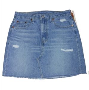 Host Pick!🎉 Levi's 100% Cotton Distressed Mini Skirt. Size 28.